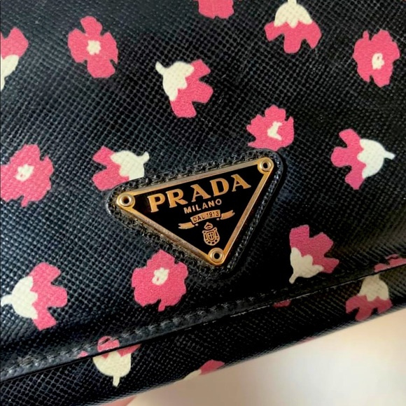 Prada Saffiano Wallet - Picture 6 of 6